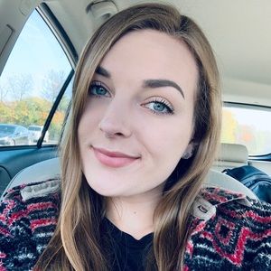 Meet your Posher, Cassandra